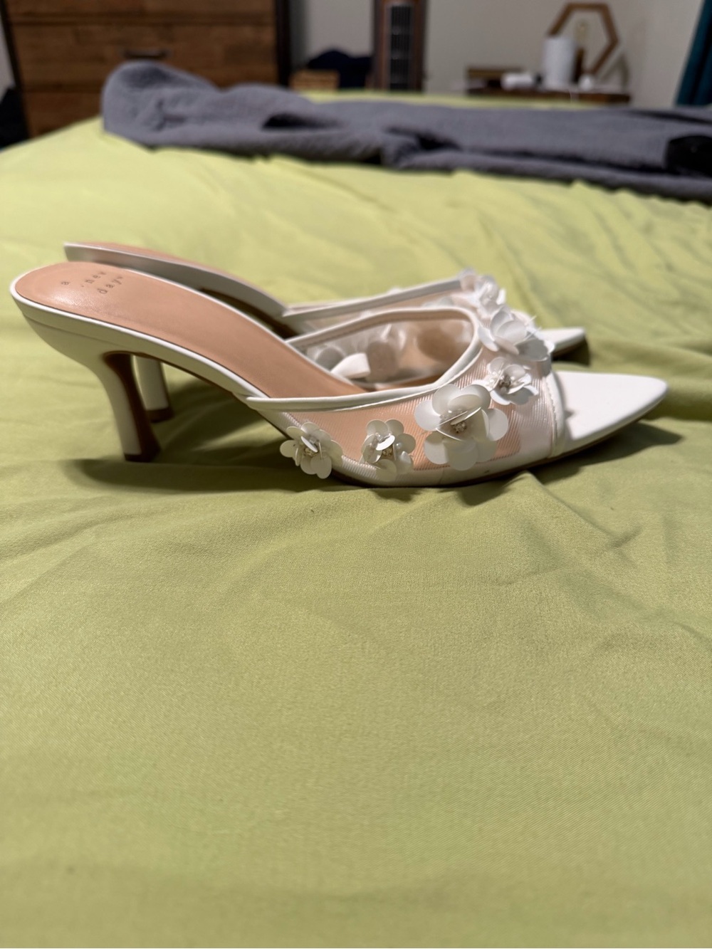 Floral appliqué kitten heels - Picture 4 of 5